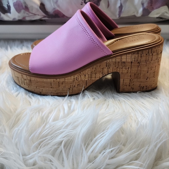 Naturalizer Mule Platform Slides - Picture 3 of 6